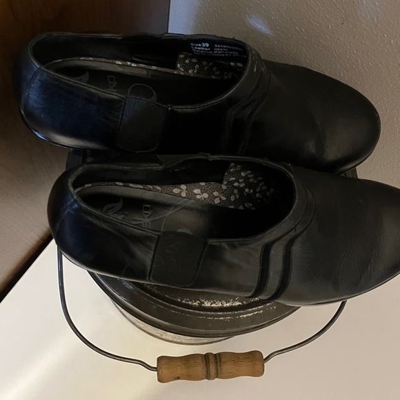 Unique heel Dansko Black Leather Shoes - Picture 6 of 7